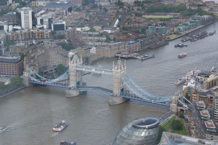 Foto der Tower Bridge, Blick aus The Sharp